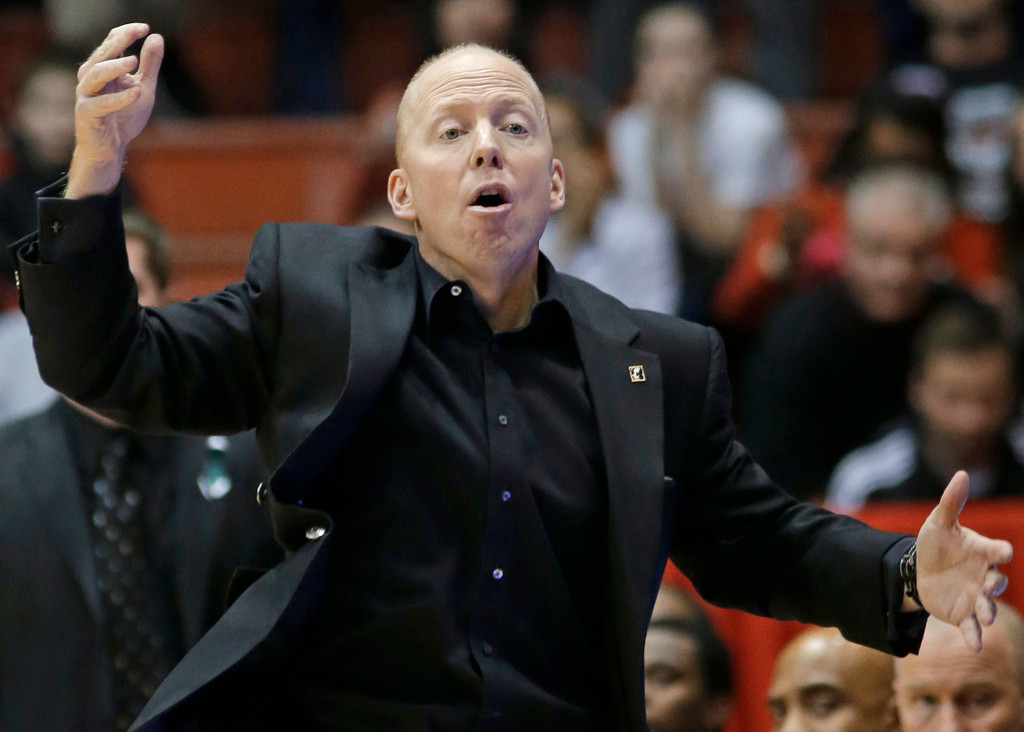 No. 17 Notre Dame Tops No. 21 Cincinnati, 66-60 (AP)