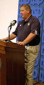 Coach Weis Media Day Teleconference Transcript Notre Dame head football coach Charlie Weis will appear at his first Tuesday press conference today - and the live audio coverage will be offered free on www.und.com.