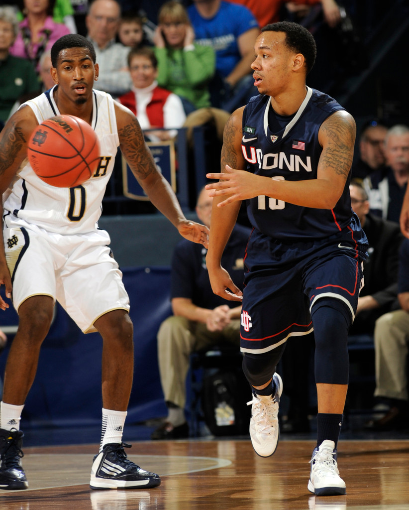 #17/16 Irish Fall To Huskies, 65-58 (AP)
