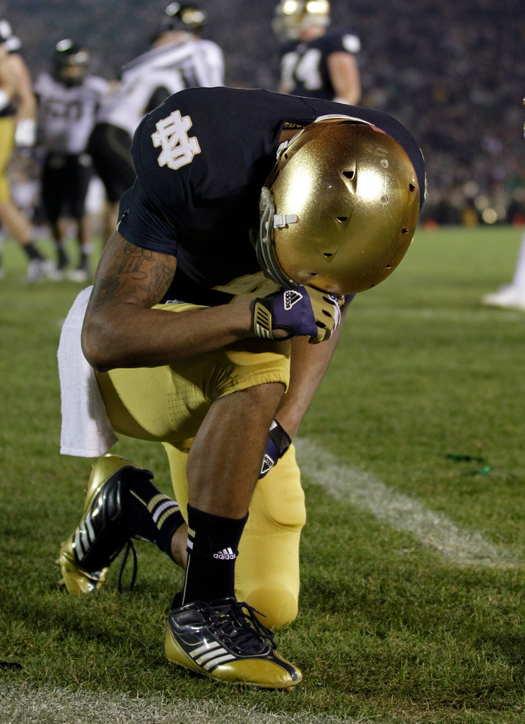 No. 3 Irish Remain Perfect, Overpower Wake Forest, 38-0 (AP)