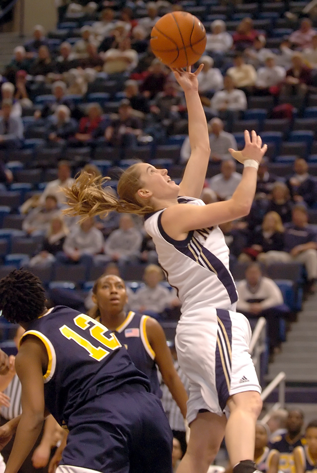No. 10 Irish Set To Face No. 14 Connecticut In BIG EAST Championship Semifinal Senior All-America guard Megan Duffy had a strong all-around night with 24 points, seven rebounds, five assists and five steals in Thursday night's 96-45 exhibition win over Ferris State at the Joyce Center.