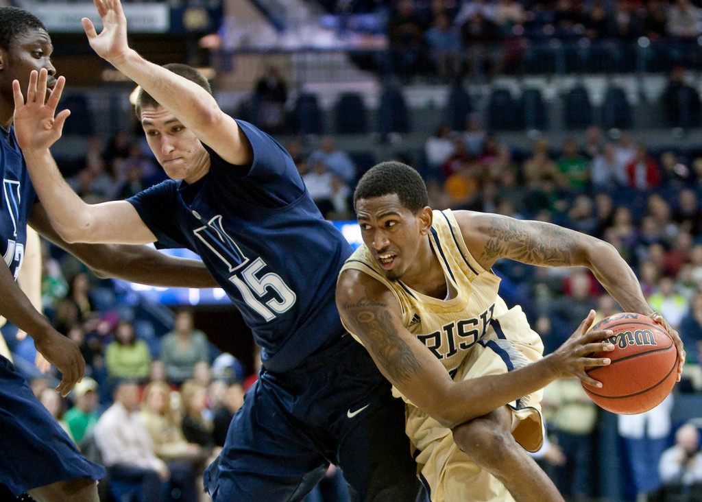 Notre Dame Gets By Villanova, 65-60 (AP)