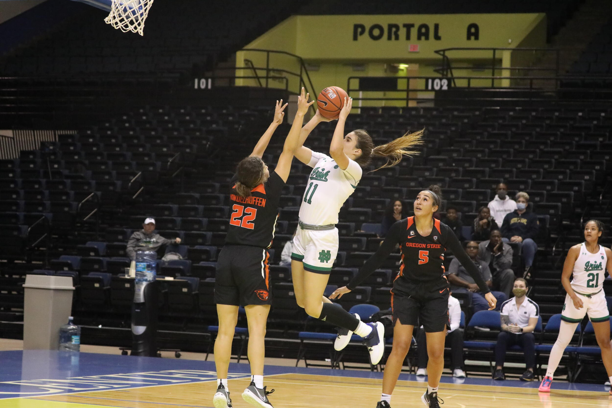 (RV/RV) Irish Hold on for 64-62 Win over No. 16/19 Beavers (RV/RV) Irish Hold on for 64-62 Win over No. 16/19 Beavers