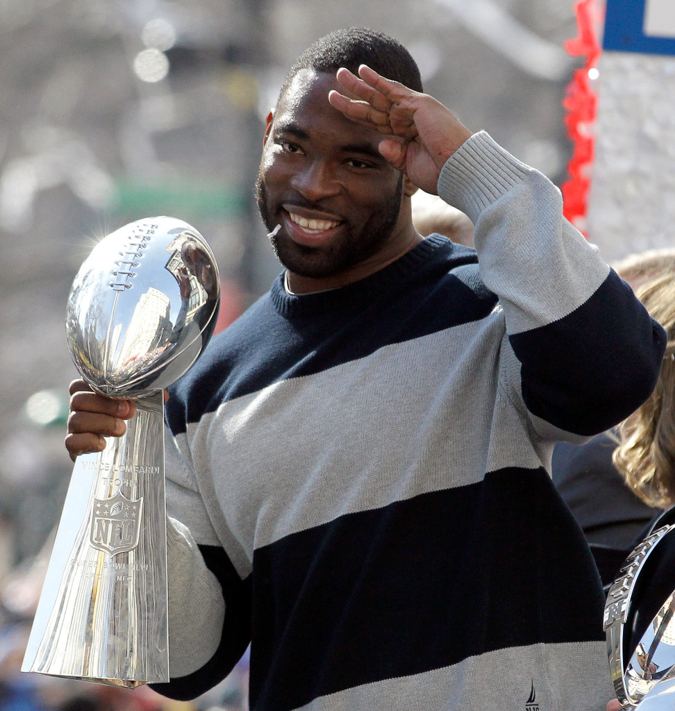 Justin Tuck & Sergio Brown at Super Bowl XLVI (AP)