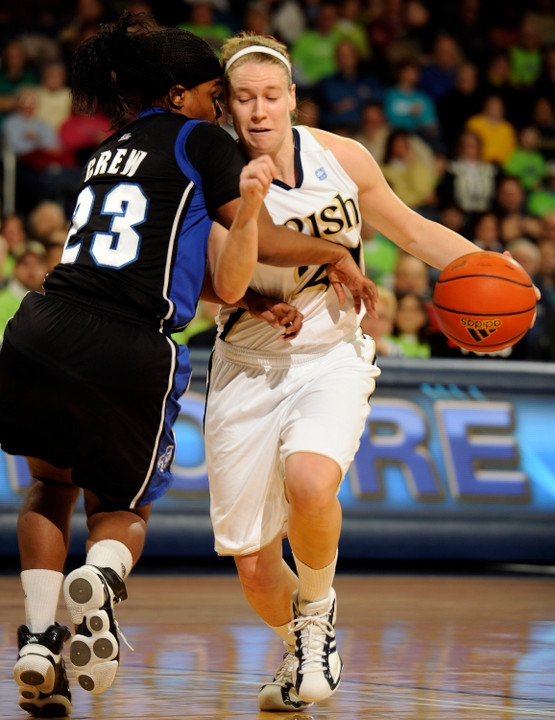 #8 Irish Dominate Seton Hall, 89-38 (AP)