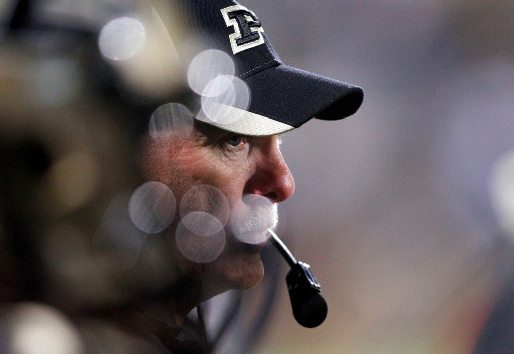 Irish Keep Rolling, Shut Down Purdue in 38-10 Triumph (AP)