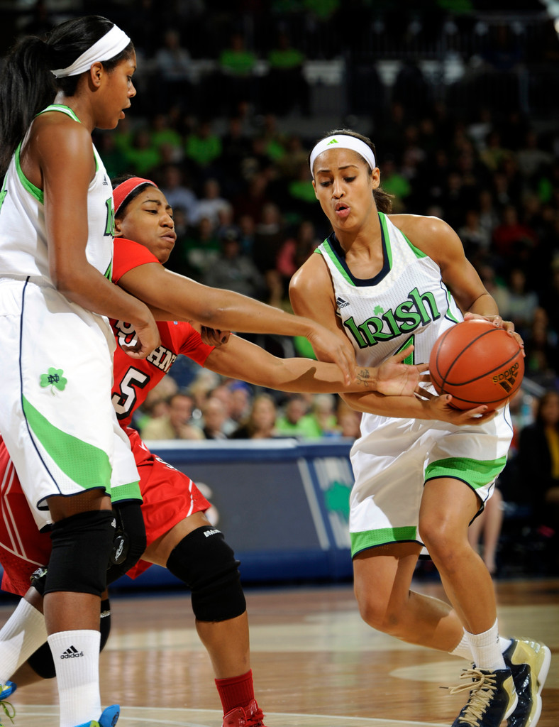 Diggins Leads No. 2 Notre Dame Over St. John's, 74-50 (AP)