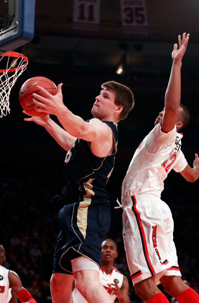 No. 20 Notre Dame Surprised By St. John's, 61-58 (AP)