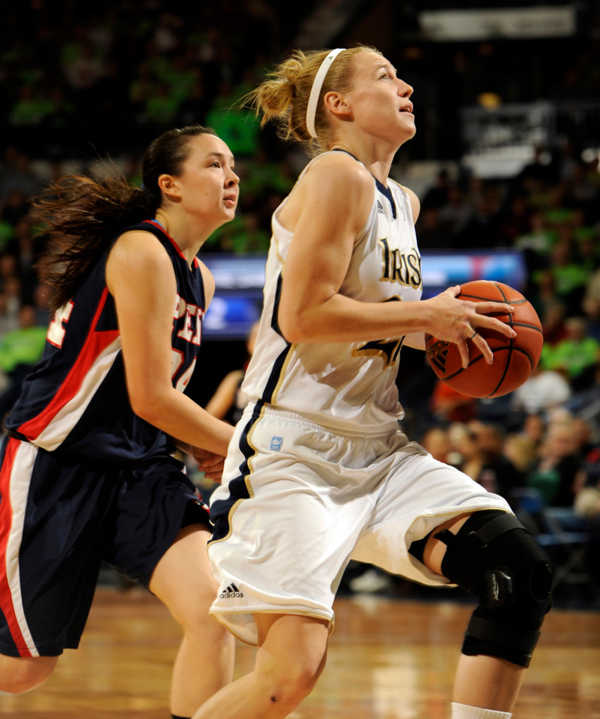 No. 3 Notre Dame Blasts Penn 69-38 (AP)