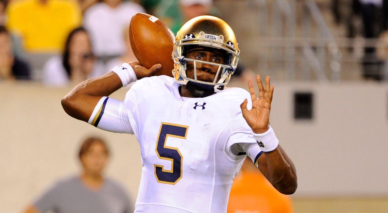 Everett Golson set a Notre Dame record with 25 consecutive completions.