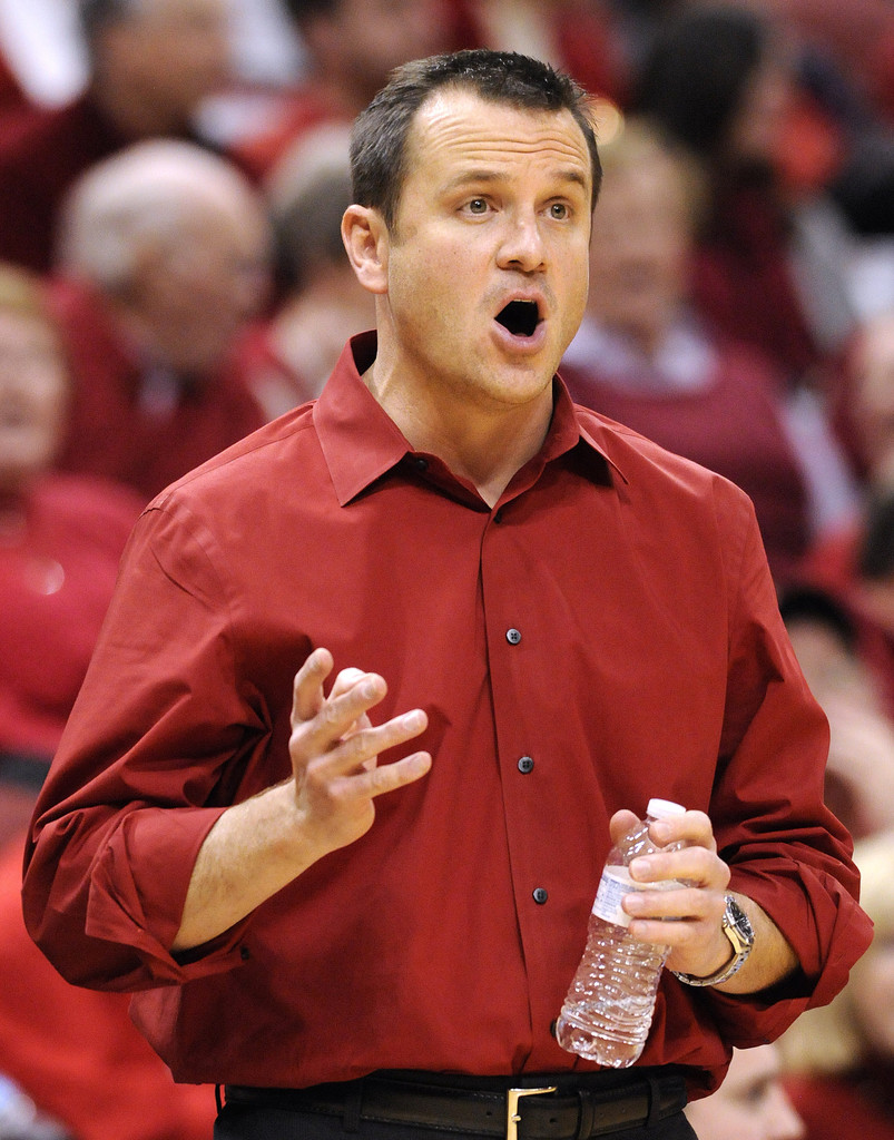 Second Half Run Powers #3 Irish Past #16 Louisville, 68-52 (AP)