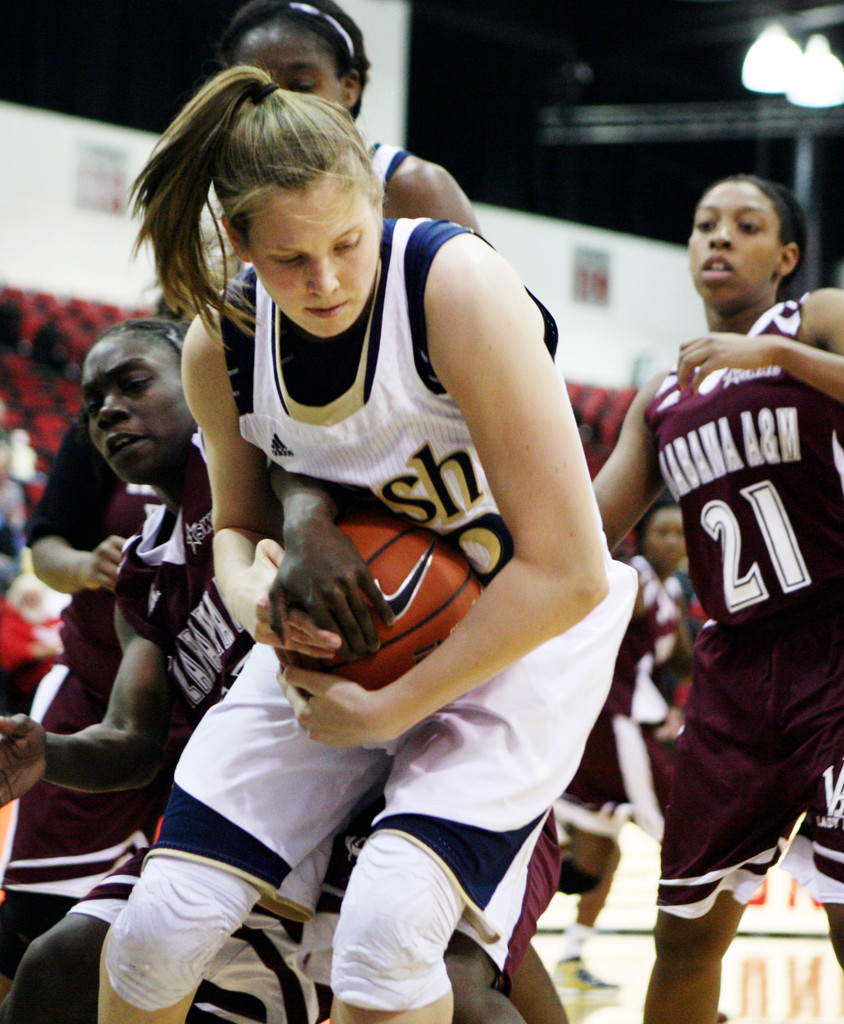 No. 5 Notre Dame Overpowers Alabama A&M, 100-39 (AP)