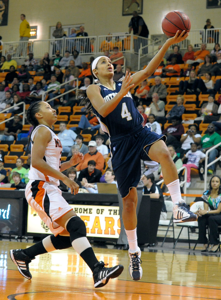 No. 3 Notre Dame Downs Mercer, 128-42 (AP)