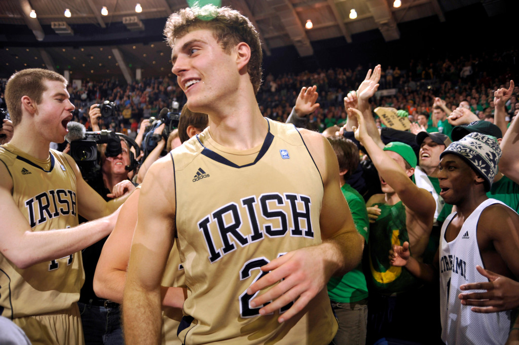 High Scoring Leads No. 8 Irish Past No. 19 Villanova, 93-72 (AP)