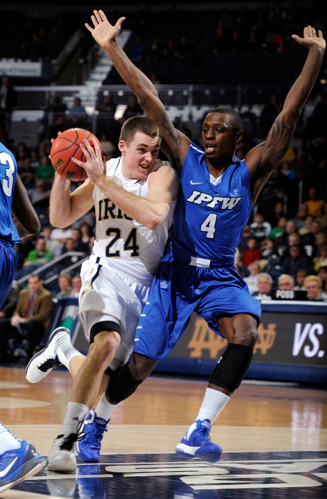 No. 22 Notre Dame Overpowers IPFW, 74-62 (AP)