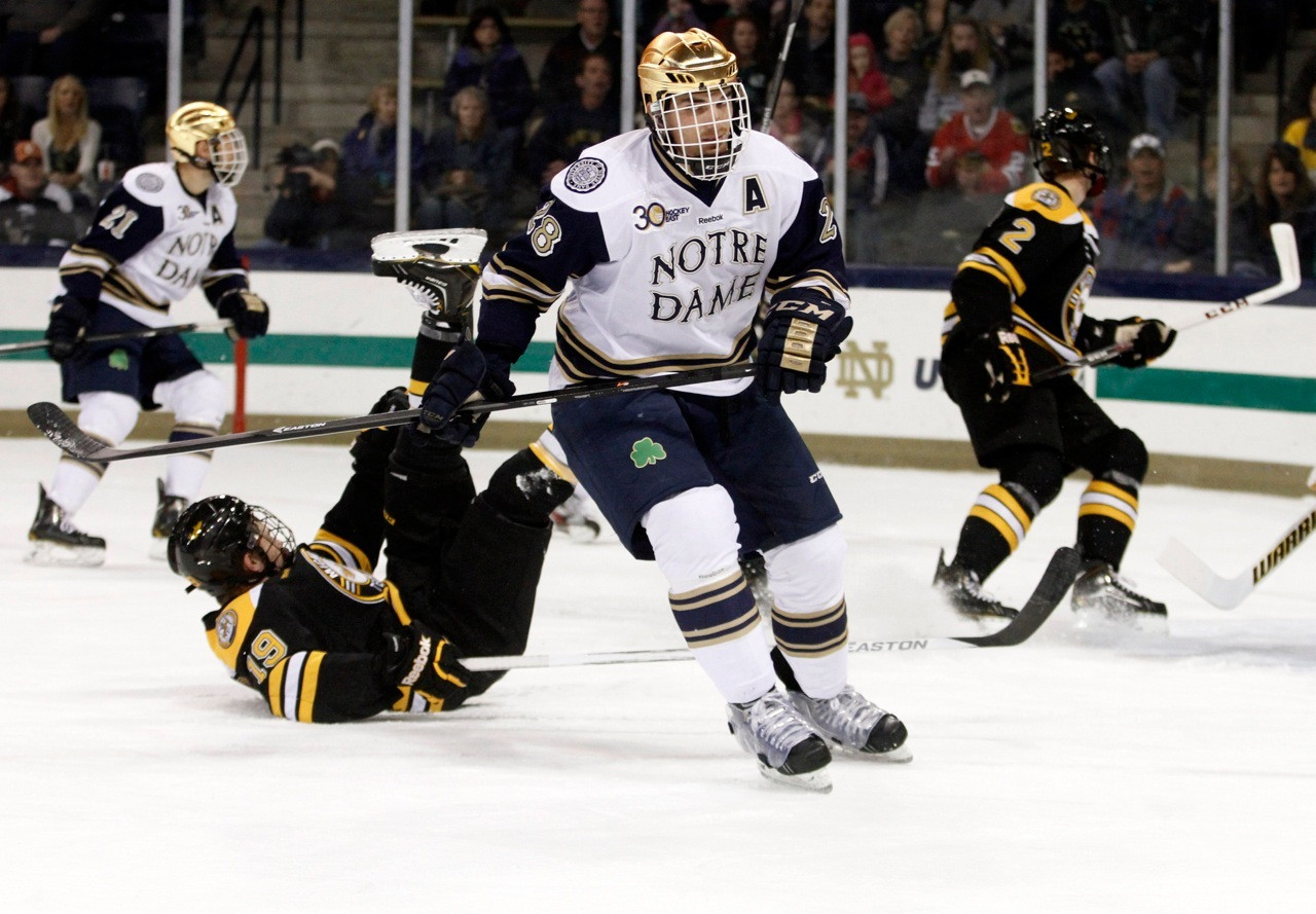 Late Irish Rally Gives Notre Dame First Hockey East Win, 3-2, Over Vermont Senior defenseman Stephen Johns got the Irish back in the game versus Vermont with a great end-to-end rush to cut the lead to 2-1 in the second period.