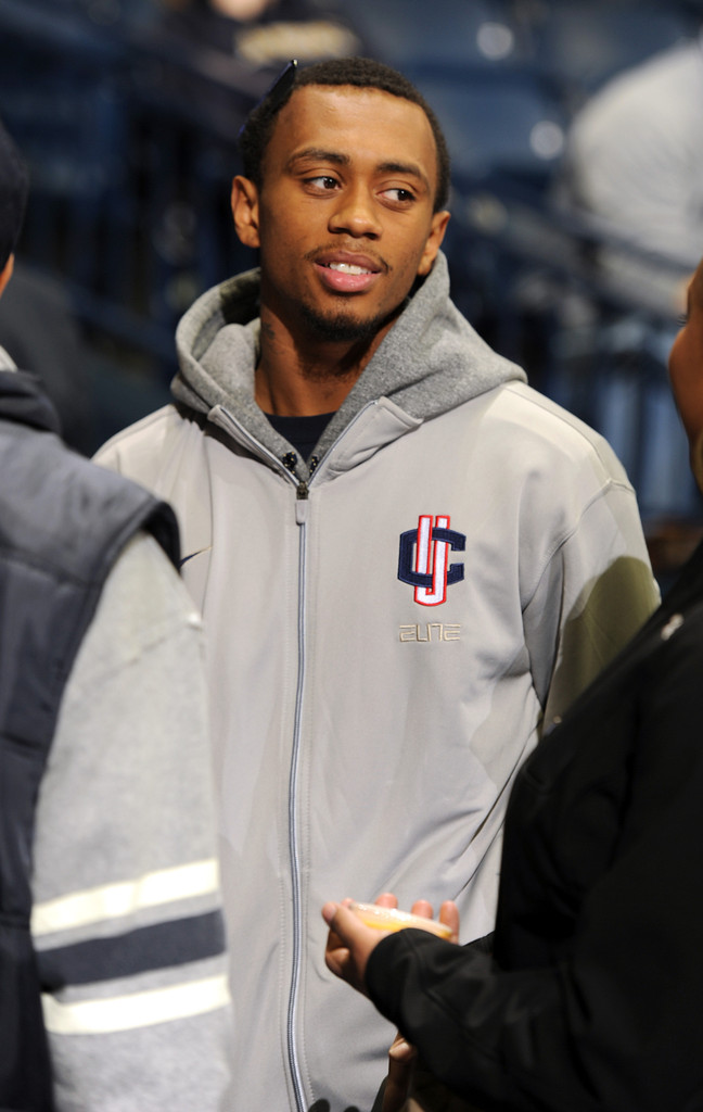 Notre Dame Stopped By No. 17 UConn, 67-53 (AP)