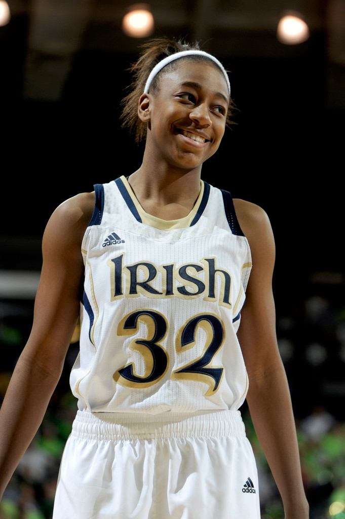 No. 2 Notre Dame Overpowers No. 10 Louisville, 93-64 (AP)