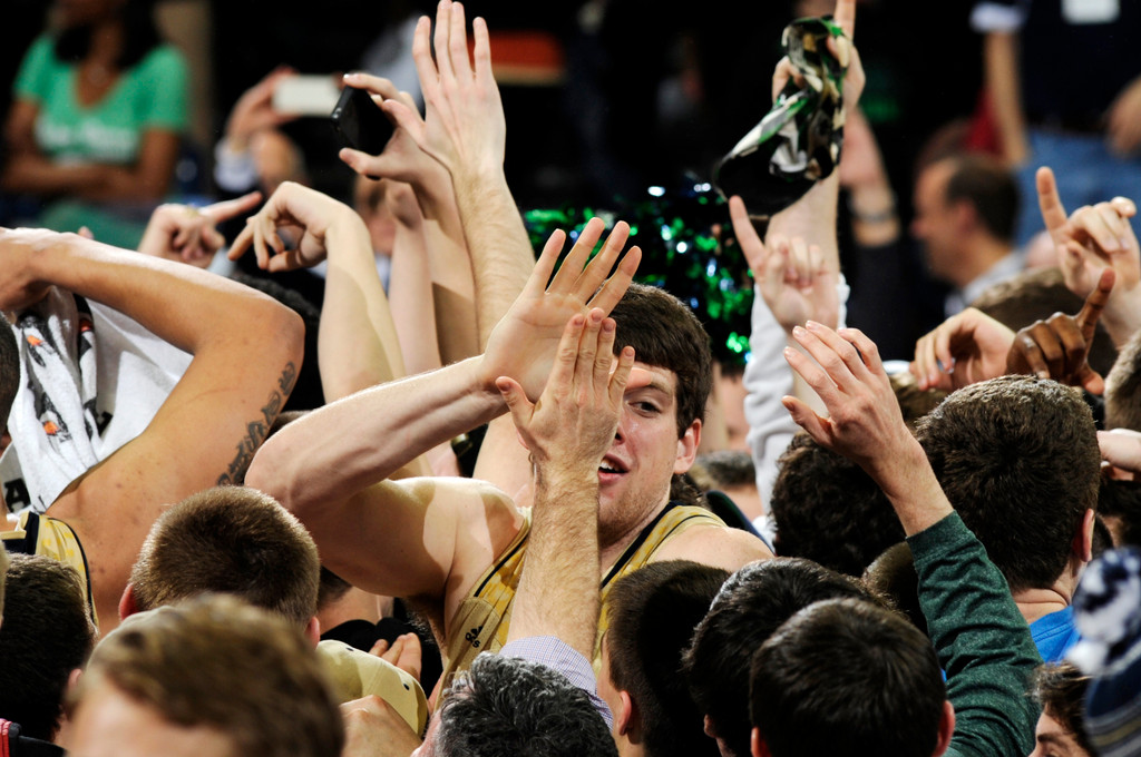 No. 25 Notre Dame beats No. 11 Louisville in 5OT (AP)