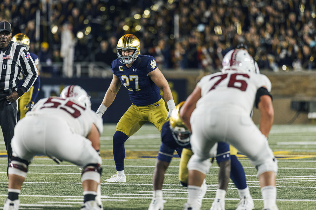 Audric Estimé runs through Stanford defense and the Notre Dame