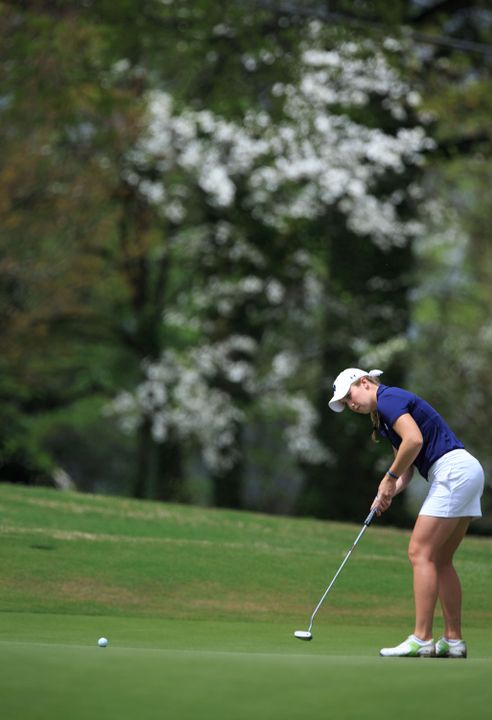 Freshman Kari Bellville made her NCAA regional debut on Thursday, carding a 78 (+6) in the opening round of the NCAA South Bend Regional at Notre Dame's Warren Golf Course.