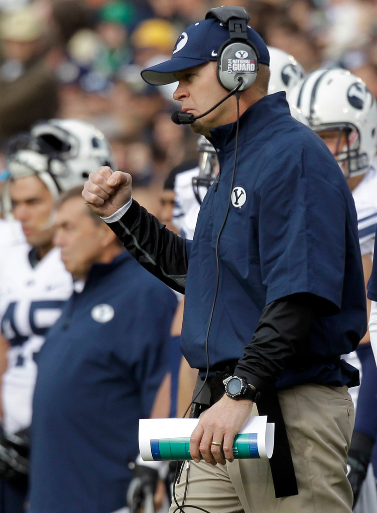 No. 5 Notre Dame Remains Unbeaten, Topping BYU 17-14 (AP)