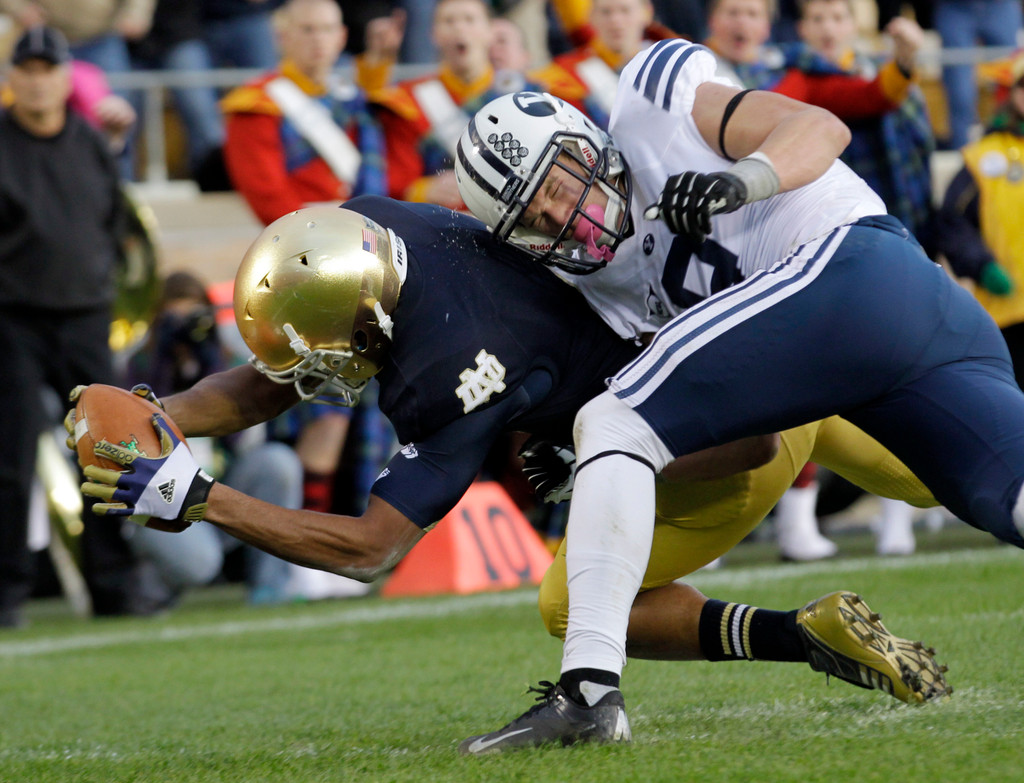 No. 5 Notre Dame Remains Unbeaten, Topping BYU 17-14 (AP)