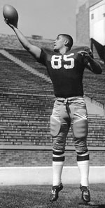 Former Notre Dame All-America Receiver Jack Snow Dies At The Age Of 62 Jack Snow's record-setting 1964 season helped usher in the 'Era of Ara.'