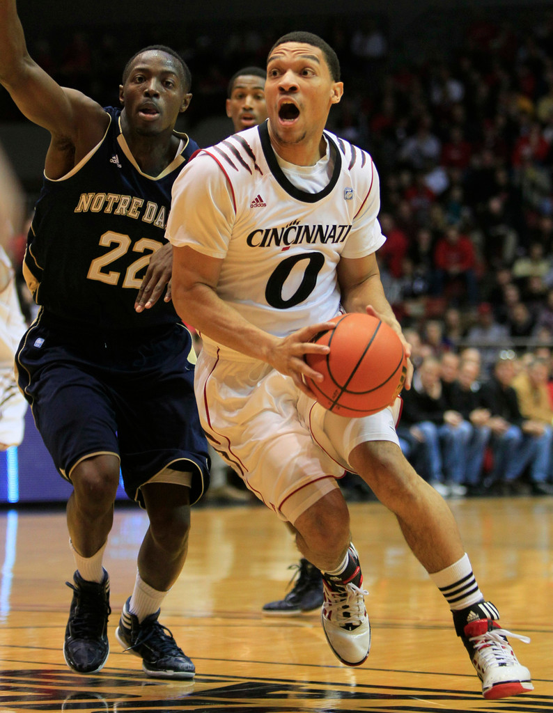 Irish Stopped by Cincinnati, 71-55 (AP)