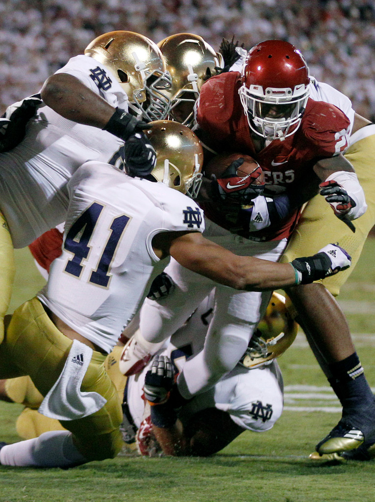No. 5 Irish Defeat No. 8 Oklahoma, 30-13, to Stay Perfect (AP)