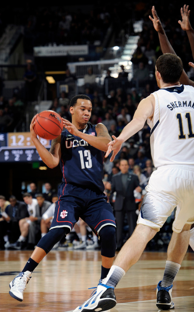 #17/16 Irish Fall To Huskies, 65-58 (AP)