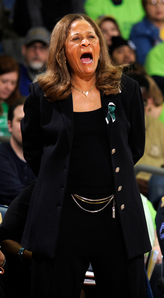 Diggins Leads No. 2 Irish To 71-46 Rout Of Rutgers (AP)