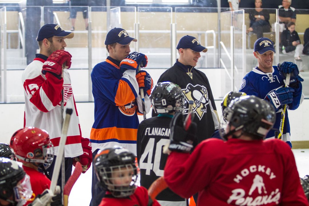 Erik Condra helped develop Notre Dame's 2015 NHL Alumni Youth Clinic.