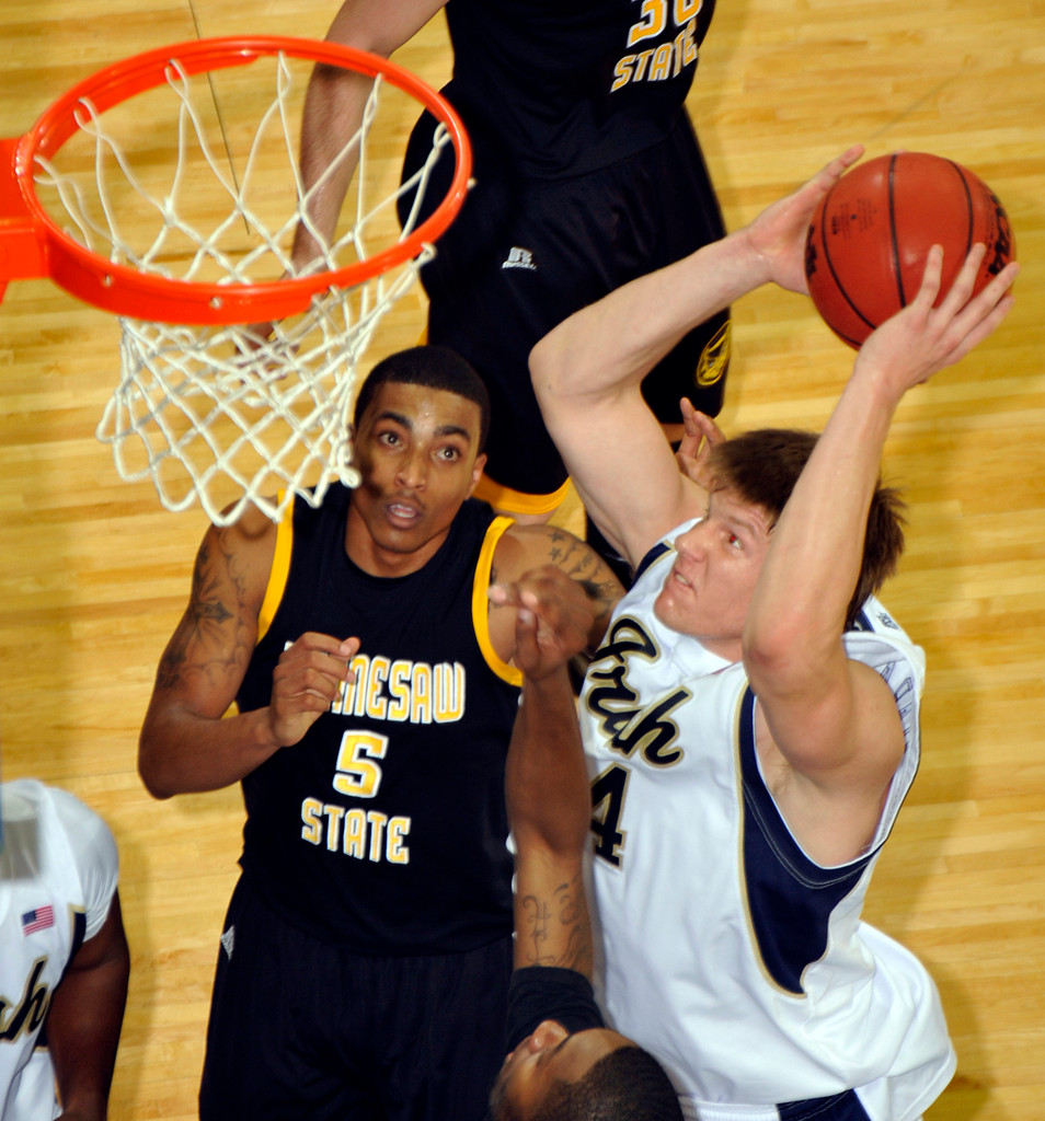 No. 23 Notre Dame Defeats Kennesaw State, 80-62 (AP)