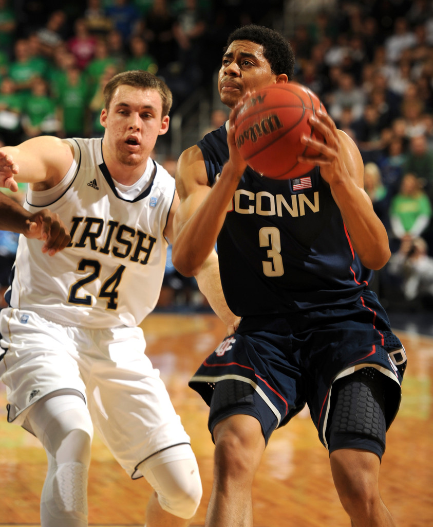Notre Dame Stopped By No. 17 UConn, 67-53 (AP)
