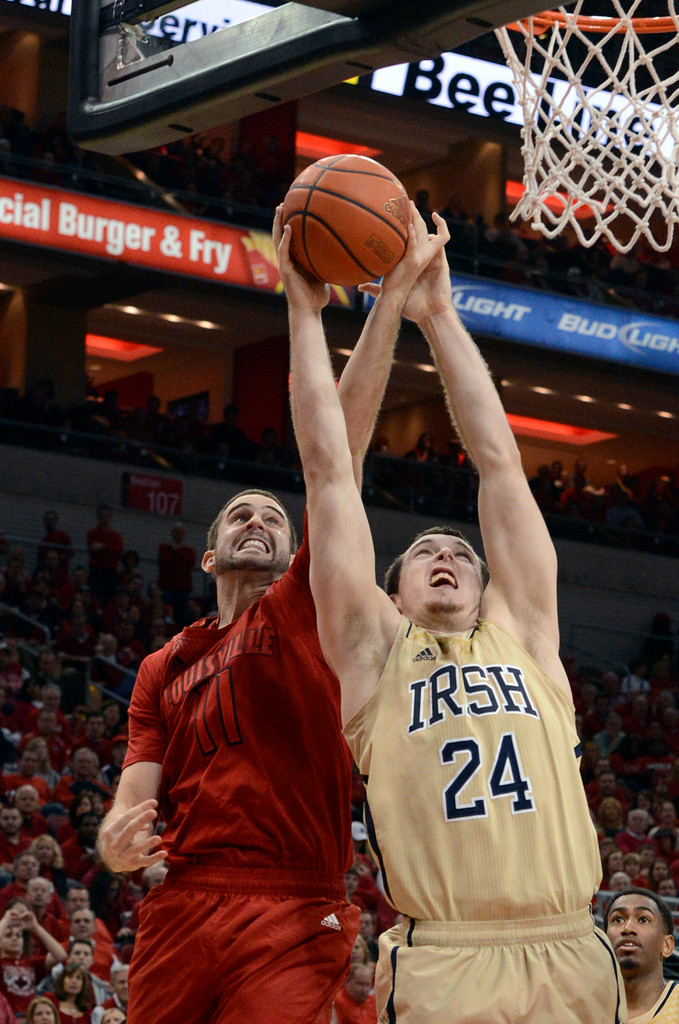 No. 24 Notre Dame Falls To No. 8 Louisville, 73-57 (AP)