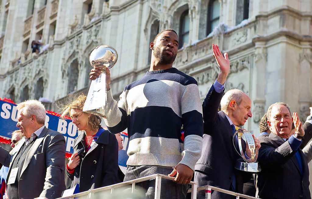 Justin Tuck & Sergio Brown at Super Bowl XLVI (AP)