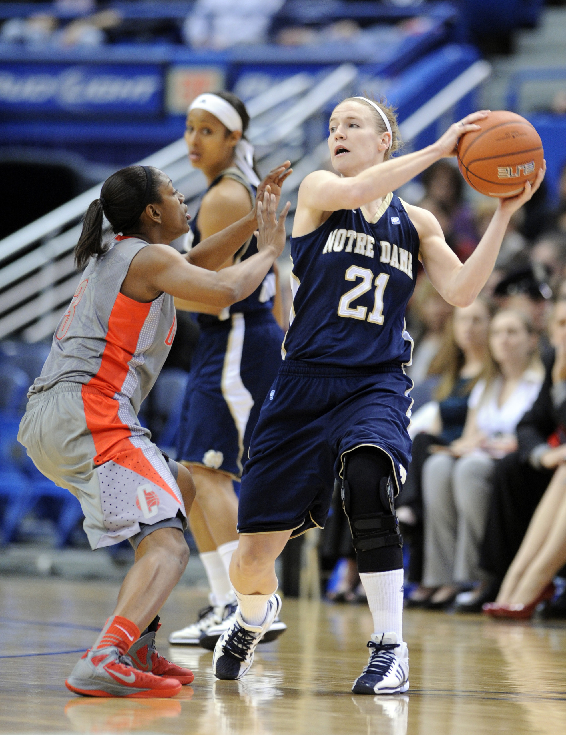No. 3 Notre Dame Dominates No. 4 UConn, 72-59 Notre Dame Connecticut Basketball