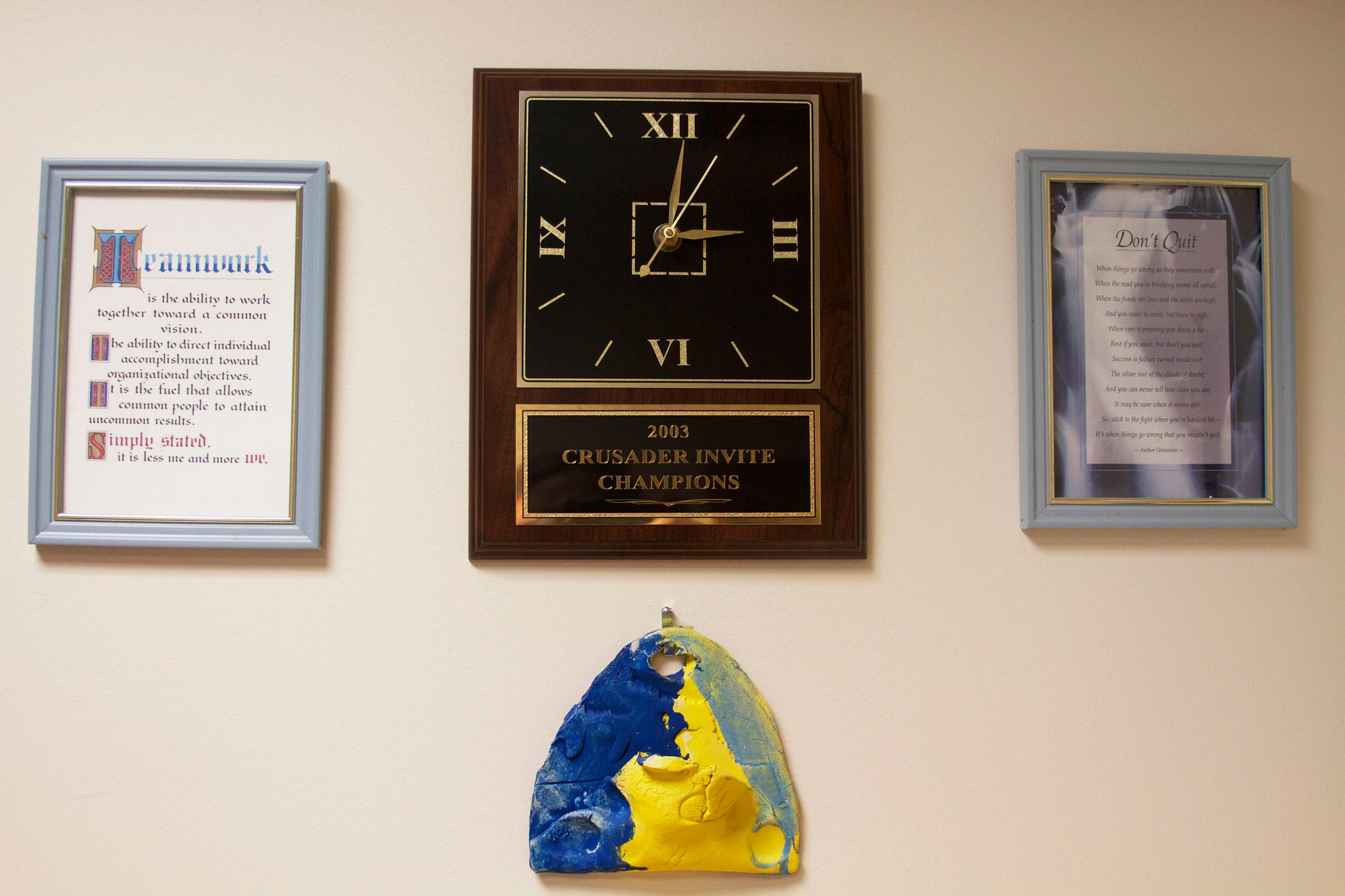 Tim Connelly: If His Office Walls Could Talk This bright blue-and-gold-painted art piece (made by his daughter, Ali, many years ago as a kindergartener) is among the many notable items that line the office walls for Notre Dame women's cross country coach Tim Connelly.