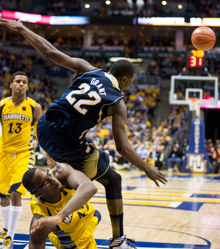 #21/20 Irish Drop Tight Fight to #22/22 Marquette, 72-64 (AP)