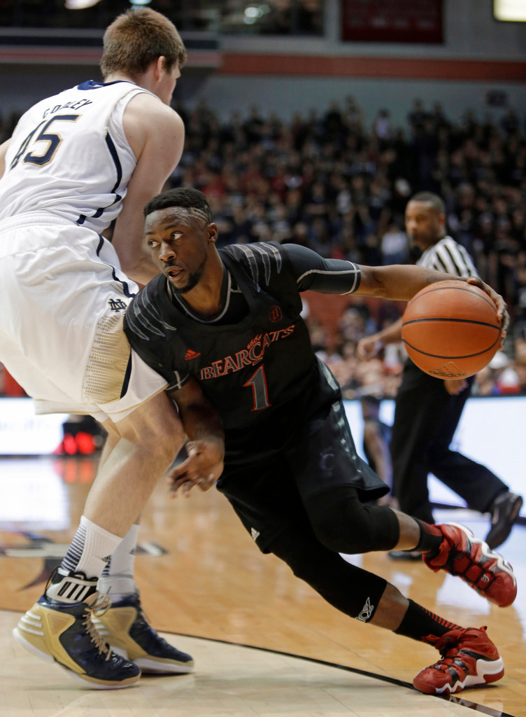 No. 17 Notre Dame Tops No. 21 Cincinnati, 66-60 (AP)