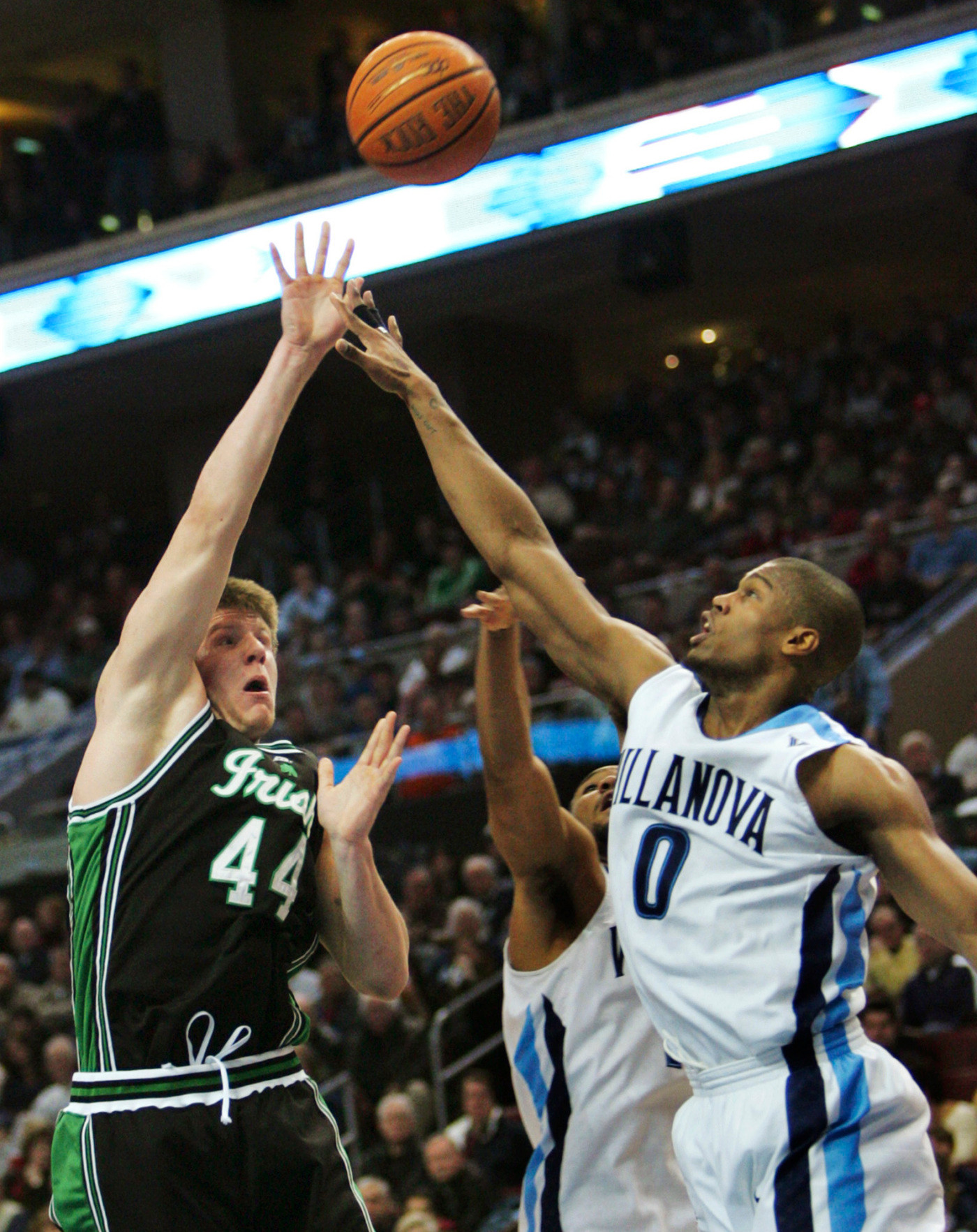 Notre Dame Tops No. 18 Villanova, 90-80 Notre Dame Villanova Basketball