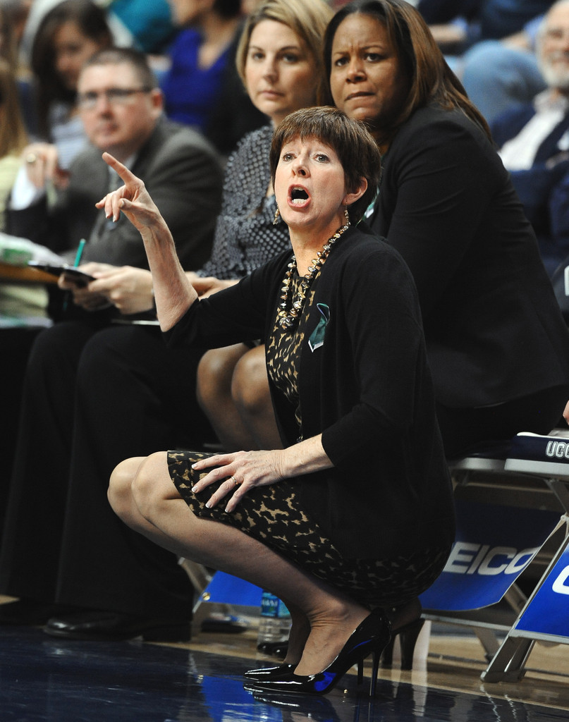 #5 Irish Shock #1 Connecticut, 73-72 (AP)