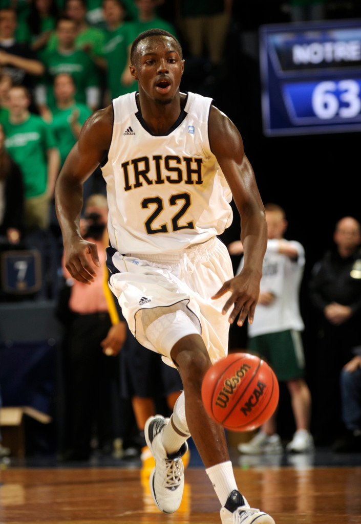 No. 20 Irish Rout West Virginia 71-44; Win Streak Hits Nine (AP)