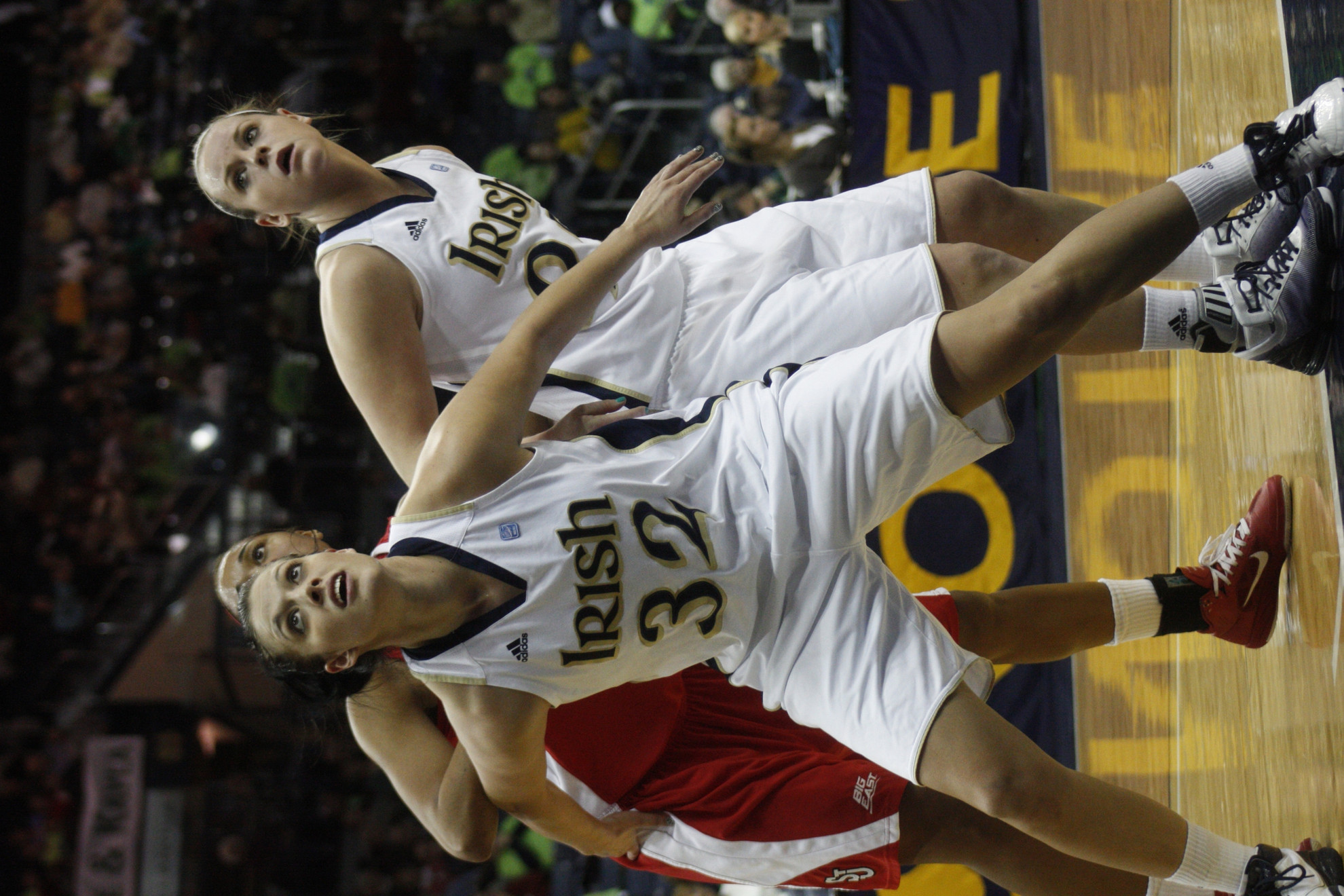 #11/10 Irish Topple #RV/23 St. John’s, 69-36 Senior forward/co-captain Becca Bruszewski scored a season-high 19 points (on 8-of-11 shooting) to fuel No. 11/10 Notre Dame to a 69-36 win over No. RV/23 St. John's on Sunday afternoon at Purcell Pavilion.