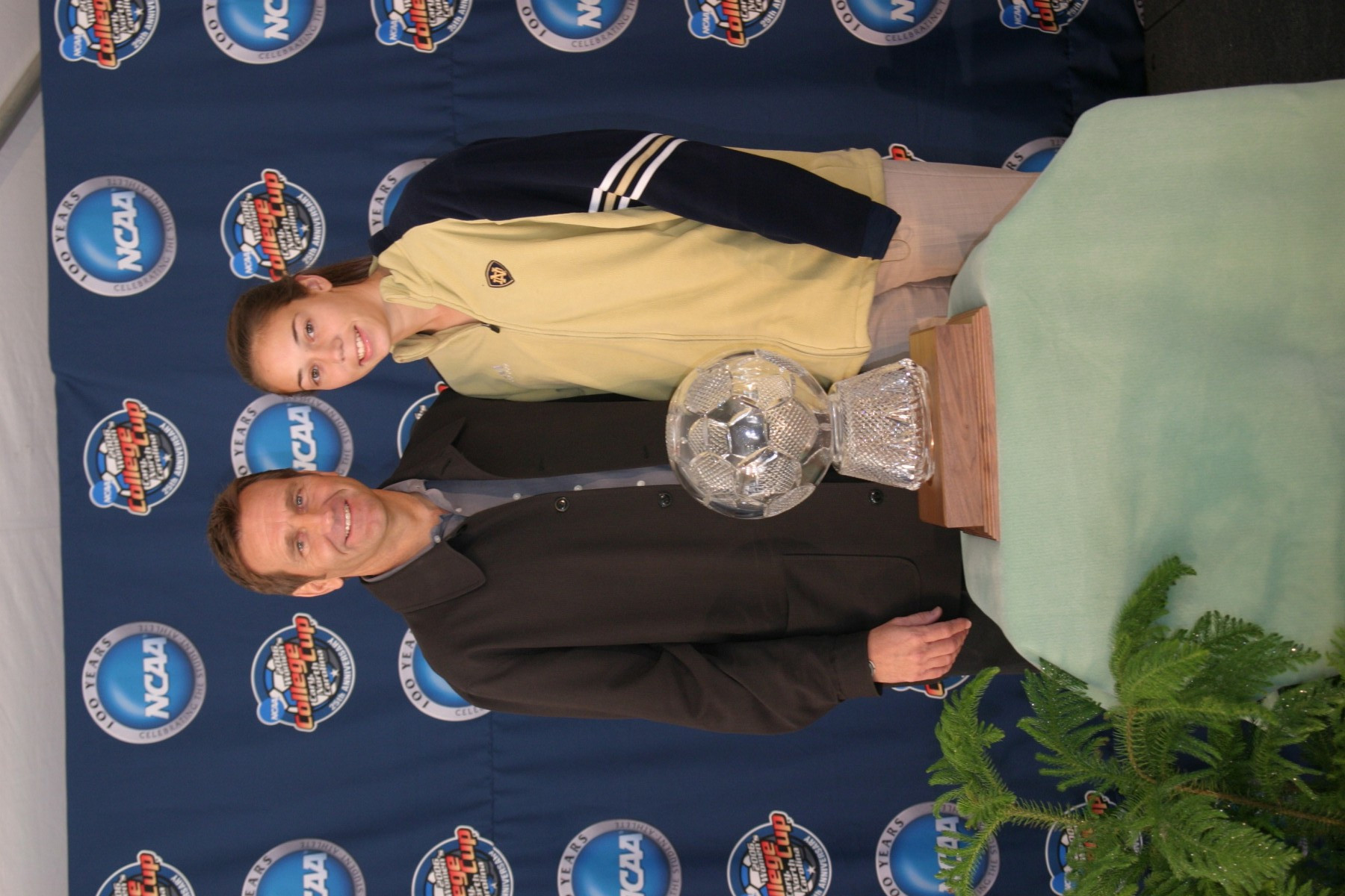 Notre Dame’s Kerri Hanks Named 2006 M.A.C. Hermann Trophy Player Of The Year (full release) Kerri Hanks (right) is the second player coached by Randy Waldrum (left) to earn the M.A.C. Hermann Trophy during the current decade (photo by Pete LaFleur).