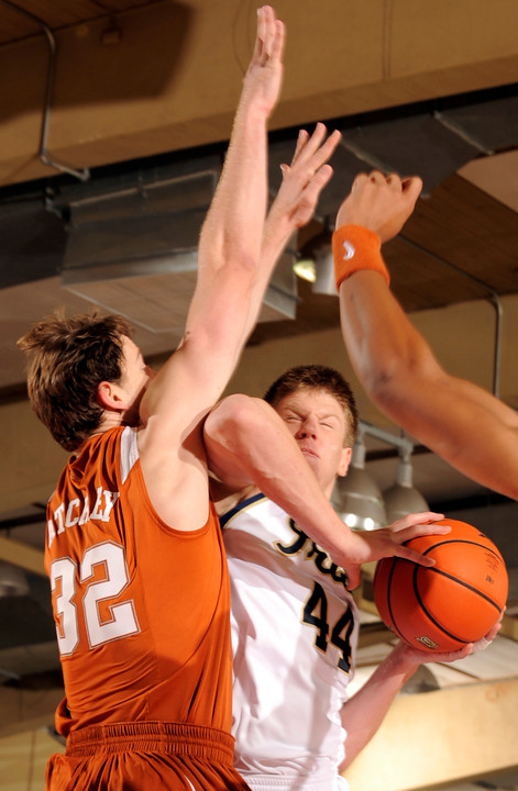 #8/8 Irish Defeat #6/7 Longhorns in Maui Invitational, 81-80