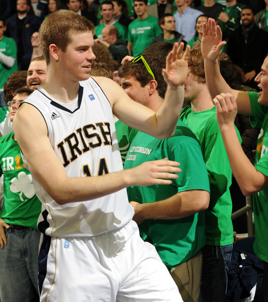 No. 20 Irish Rout West Virginia 71-44; Win Streak Hits Nine (AP)
