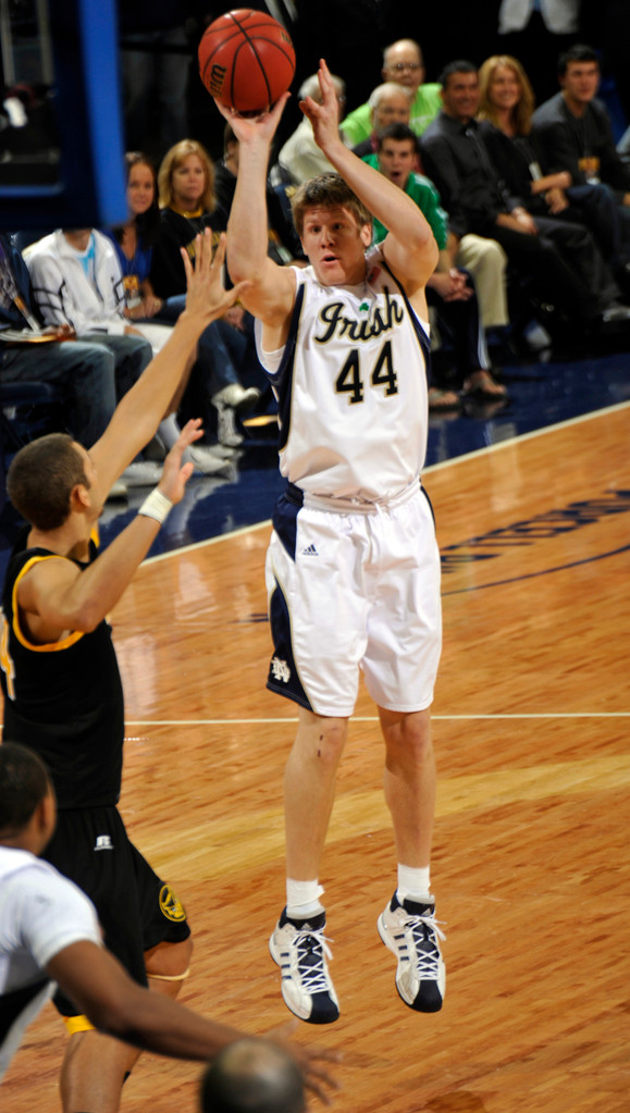 No. 23 Notre Dame Defeats Kennesaw State, 80-62 (AP)