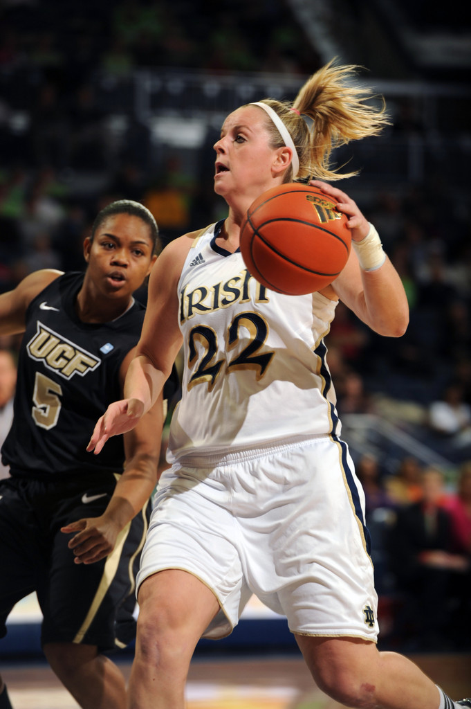 No. 3 Notre Dame Crushes UCF, 90-38 (AP)
